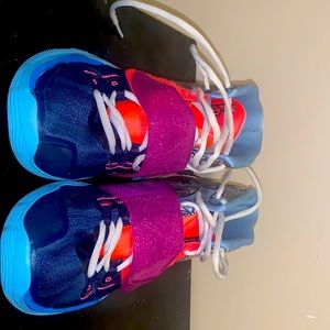 Kyrie Irving shoes 6 size 6 heal the world